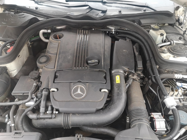 Mercedes e 1.8 CGI - Bezpośredni wtrysk gazu 
