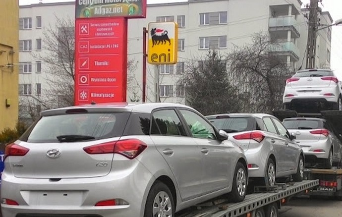 obsługujemy floty samochody przywożone z Warszawy na lawecie