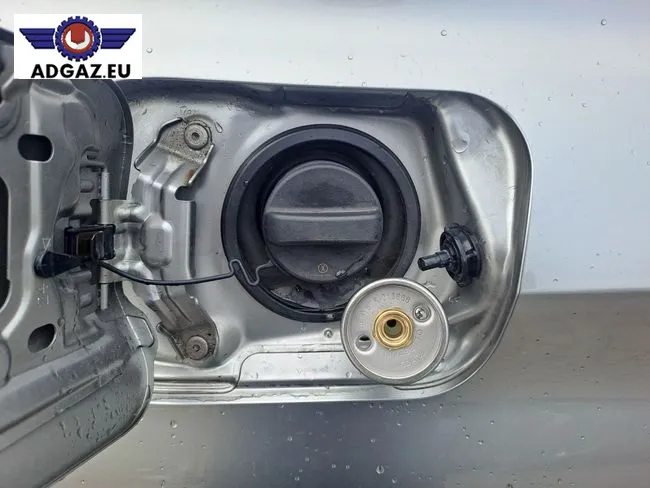 Wlew gazu w miejscu wlewu benzyny, Lexus ES300h, zbiornik 56 l