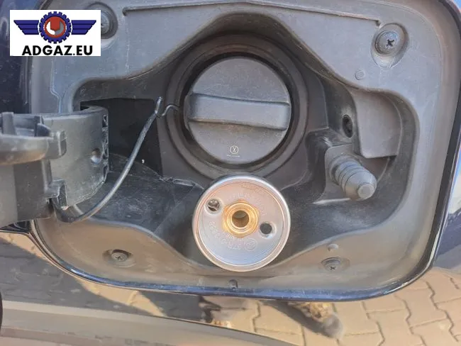 Wlew gazu w miejscu wlewu benzyny, Lexus RX450h, zbiornik 49 l